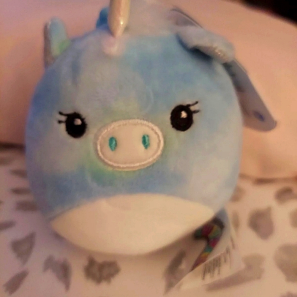 Gwen clip on squishmallow